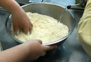 【橋本】モンゴルの麺料理「ツォイバン」作る会！